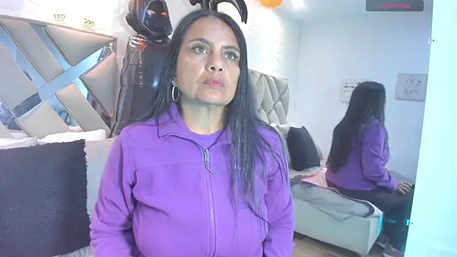 raquell moore online show from 10-12-25, 02:51