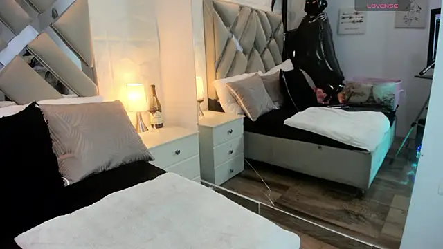 raquell moore online show from 10-27-25, 11:44