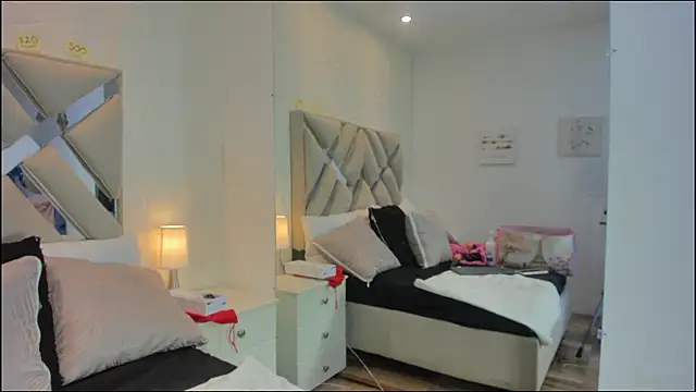 raquell moore online show from 12-03-25, 11:42