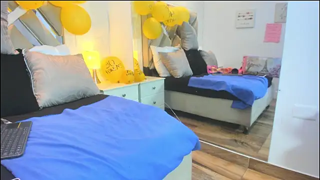 raquell moore online show from 12-20-25, 04:21