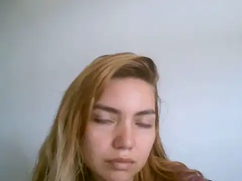 VittoriaTaylor online show from 11-20-25, 08:42