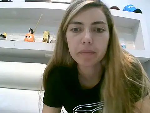 VittoriaTaylor online show from 05-02-26, 01:44