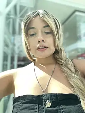 Snapshot of monicavictoria1301 chatting on 07-17-26, 03:31 monicavictoria1301 online show from 07-17-26, 03:31
