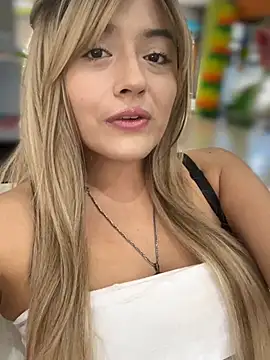 Snapshot of monicavictoria1301 chatting on 06-12-26, 10:35 monicavictoria1301 online show from 06-12-26, 10:35