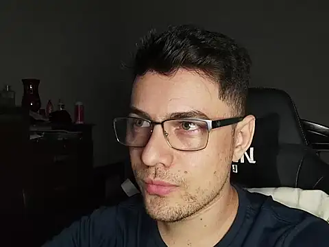 Dyllan   online show from 10-28-25, 02:01