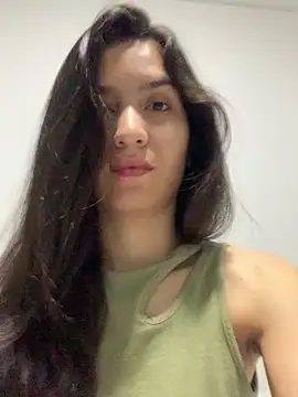 Snapshot of Bella_still chatting on 09-25-25, 01:06 Bella still online show from 09-25-25, 01:06