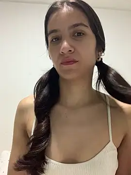 Bella still online show from 11-26-25, 01:44