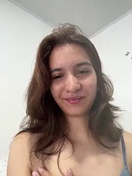 Snapshot of Bella_still chatting on 06-11-26, 02:03 Bella still online show from 06-11-26, 02:03