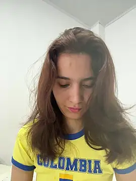 Snapshot of Bella_still chatting on 06-17-26, 12:59 Bella still online show from 06-17-26, 12:59