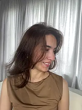 Snapshot of Bella_still chatting on 07-04-26, 01:37 Bella still online show from 07-04-26, 01:37