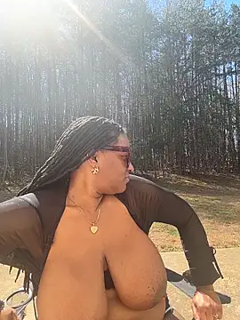 Snapshot of xoxoHotCoCo chatting on 03-10-26, 05:17 xoxoHotCoCo online show from 03-10-26, 05:17