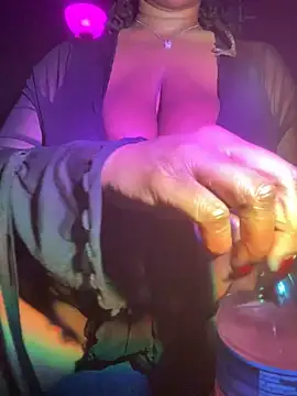 Snapshot of xoxoHotCoCo chatting on 02-19-25, 03:50 xoxoHotCoCo online show from 02-19-25, 03:50