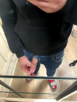 Klaus298 online show from 12-15-25, 11:16