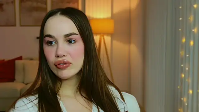 Snapshot of GoddessRoxana chatting on 12-16-25, 01:48 GoddessRoxana online show from 12-16-25, 01:48