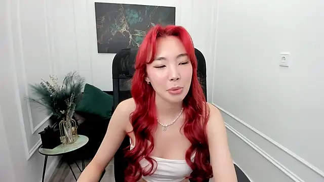 AnnaReyla online show from 06-18-26, 04:11