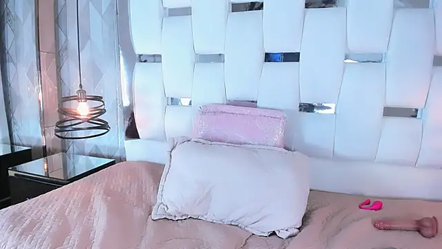 MedusaLee online show from 01-19-25, 01:55