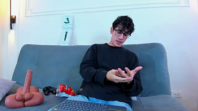 Cum hunters online show from 12-14-25, 03:13