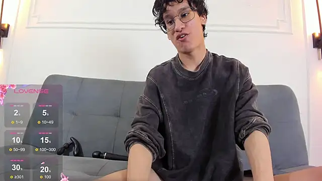 Snapshot of Cum_hunters chatting on 06-18-26, 03:27 Cum hunters online show from 06-18-26, 03:27