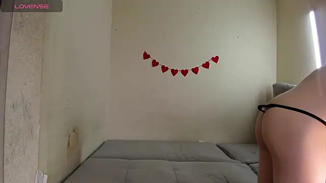 Browni Kiss online show from 05-17-26, 05:07