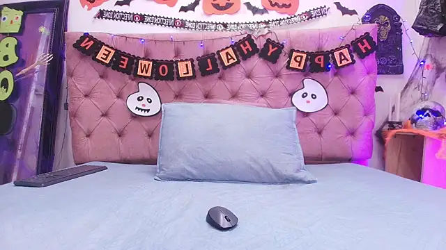 Auroraa miller online show from 10-24-25, 11:53