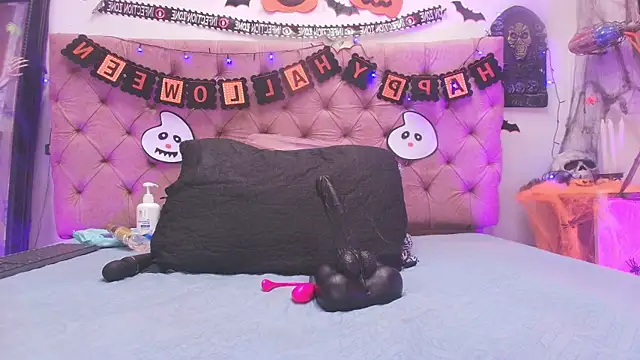 Auroraa miller online show from 10-28-25, 11:53