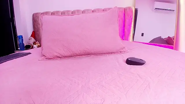 Auroraa miller online show from 12-18-25, 11:58