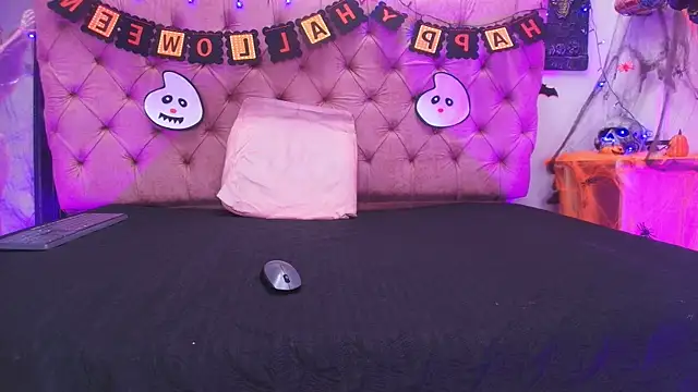 Auroraa miller online show from 10-30-25, 11:52