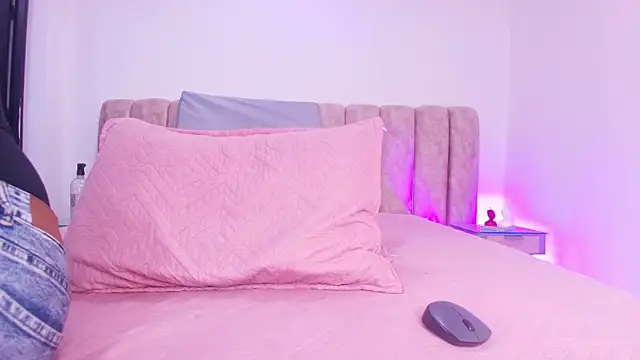 Auroraa miller online show from 11-29-25, 11:54