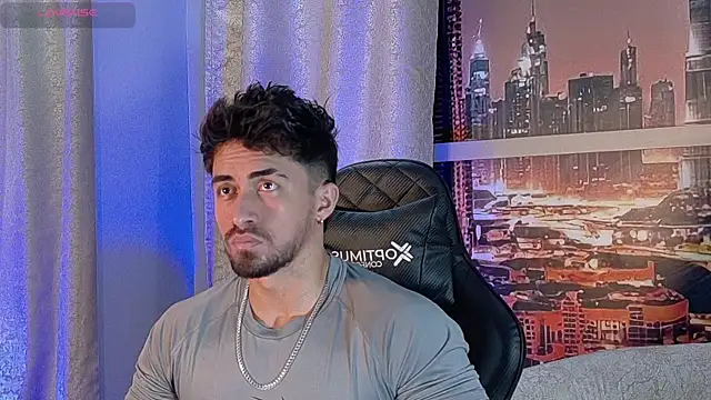 Snapshot of Brad_Summer chatting on 06-17-26, 05:45 Brad Summer online show from 06-17-26, 05:45