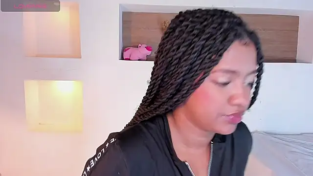 AishaHil online show from 01-23-25, 12:09