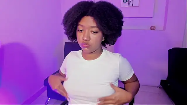 AishaHil online show from 02-08-25, 12:06