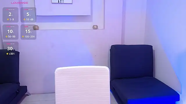 AishaHil online show from 02-11-25, 12:04