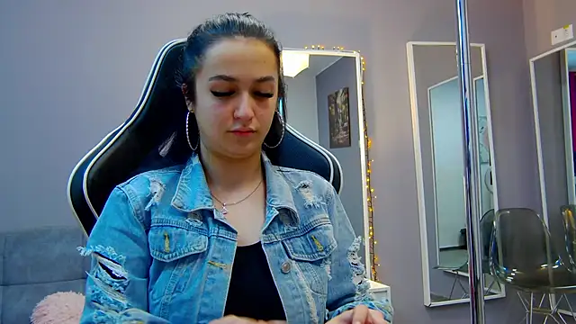 Snapshot of Eva_Lovvia_ chatting on 03-04-25, 07:01 Eva Lovvia  online show from 03-04-25, 07:01