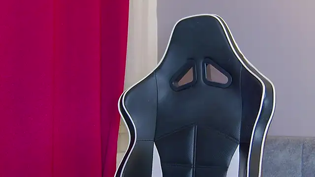 Snapshot of Eva_Lovvia_ chatting on 02-11-25, 10:39 Eva Lovvia  online show from 02-11-25, 10:39