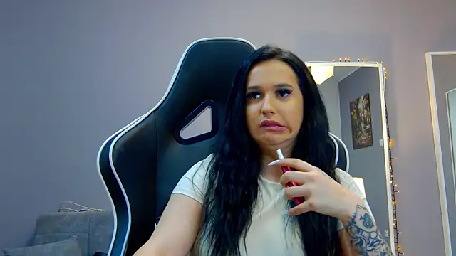 Snapshot of Eva_Lovvia_ chatting on 03-11-25, 09:37 Eva Lovvia  online show from 03-11-25, 09:37