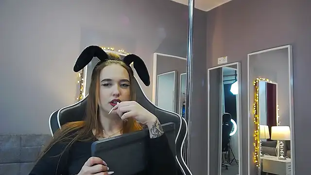 Snapshot of Eva_Lovvia_ chatting on 01-24-25, 12:20 Eva Lovvia  online show from 01-24-25, 12:20