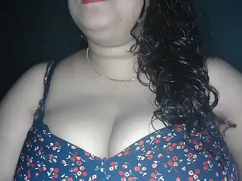 Snapshot of kissingcurvy chatting on 10-13-25, 07:10 kissingcurvy online show from 10-13-25, 07:10