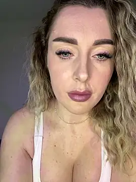 LunaDiamondX online show from 01-25-25, 08:00