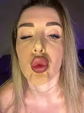 LunaDiamondX online show from 01-24-25, 02:18