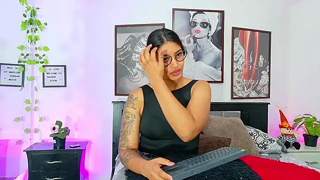 loretahorny online show from 02-27-26, 01:00