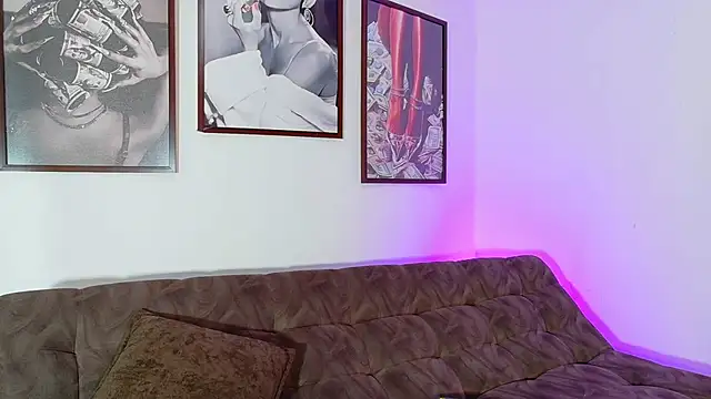 loretahorny online show from 02-09-26, 01:20