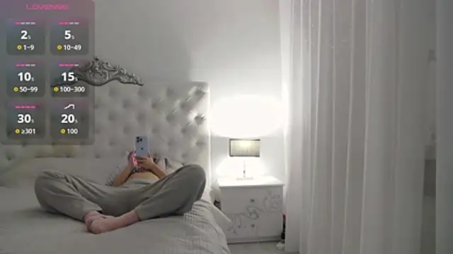 Snapshot of AlysiaBright chatting on 02-26-26, 05:02 AlysiaBright online show from 02-26-26, 05:02