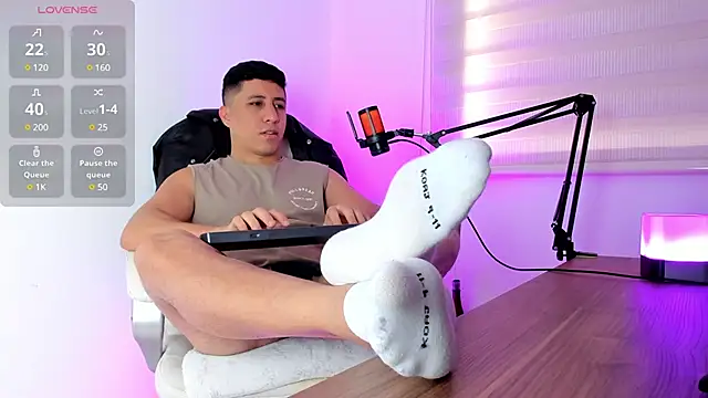 Snapshot of Fraannco chatting on 02-08-25, 02:27 Fraannco online show from 02-08-25, 02:27