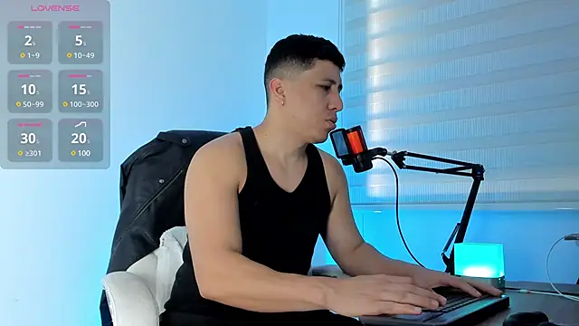 Snapshot of Fraannco chatting on 02-19-25, 02:01 Fraannco online show from 02-19-25, 02:01