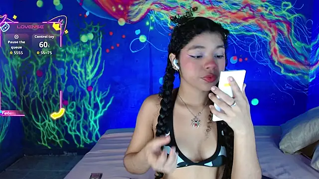 lucie petite online show from 10-13-25, 06:42