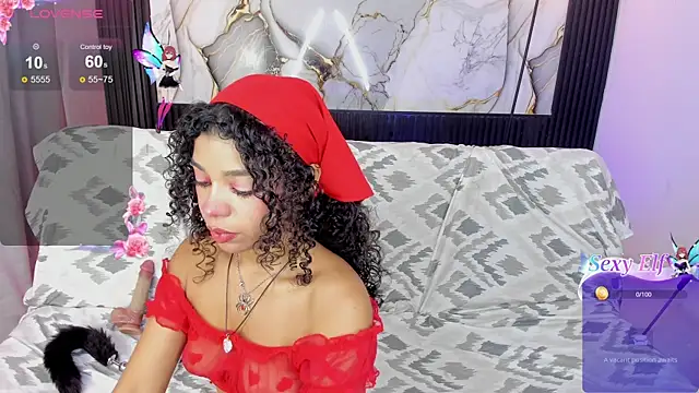 Snapshot of lucie_petite chatting on 05-22-26, 06:39 lucie petite online show from 05-22-26, 06:39