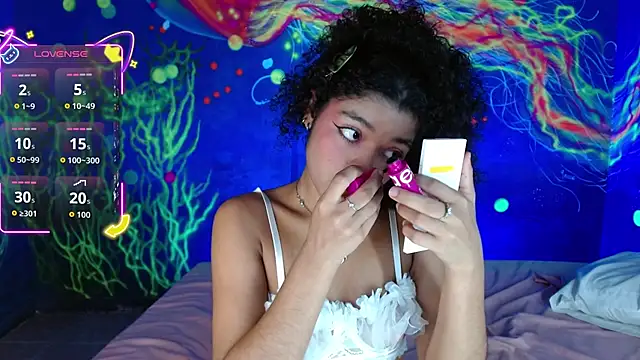 lucie petite online show from 10-11-25, 06:42