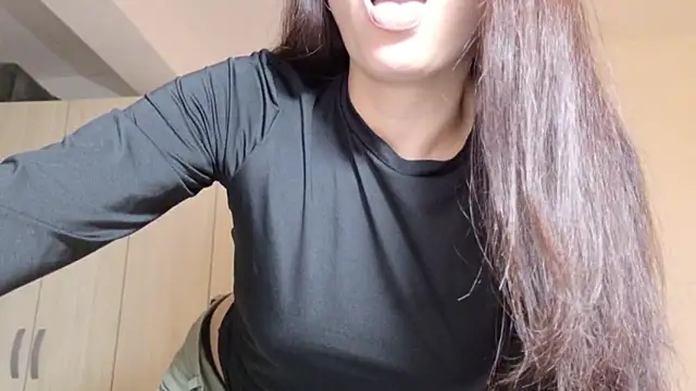 Snapshot of Andrewine89 chatting on 06-08-26, 10:10 Andrewine89 online show from 06-08-26, 10:10