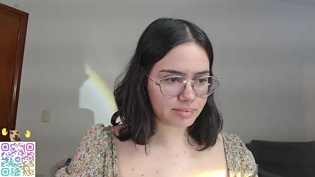 Snapshot of crystalll_room chatting on 07-06-26, 01:56 crystalll room online show from 07-06-26, 01:56