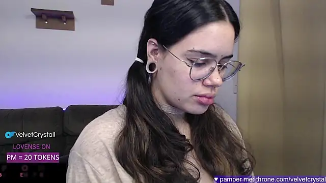 crystalll room online show from 11-28-25, 01:39